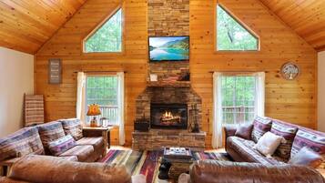 Smart TV, chimenea y videojuegos