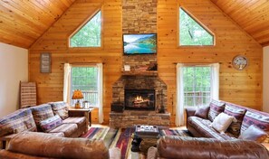 Smart TV, fireplace, video games - Relaxing Mountain Retreat – Flowing Creek, Winery Access & Big Savings (Sautee Nacoochee)