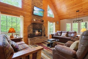 Smart TV, chimenea y videojuegos 