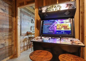 Game room - Relaxing Mountain Retreat – Flowing Creek, Winery Access & Big Savings (Sautee Nacoochee)