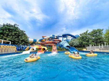 Área de juegos infantiles al aire libre