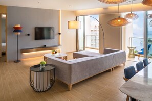 Hypo-allergenic bedding, down comforters, in-room safe, desk - Hyatt Regency Hainan Ocean Paradise Resort (Lingshui)