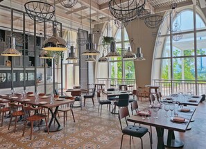 Breakfast, lunch, dinner served; beach views - Hyatt Regency Hainan Ocean Paradise Resort (Lingshui)