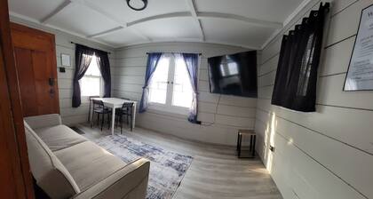 East Tawas 1 bedroom Hawthorne cabin.