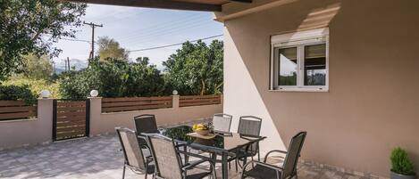 屋外ダイニングエリア