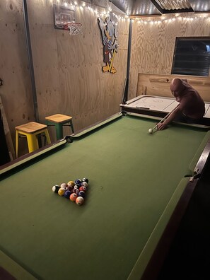 Games room - Lake & Mountain views with deck and games room for all to enjoy (linen provided) (Goughs Bay)