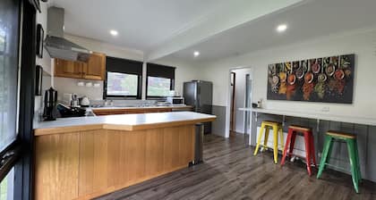 Lake & Mountain views with deck and games room for all to enjoy (linen provided)
