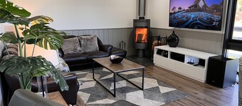 Lake & Mountain views with deck and games room for all to enjoy (linen provided)