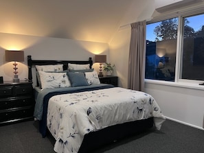 3 bedrooms, iron/ironing board, WiFi (free), bed sheets
