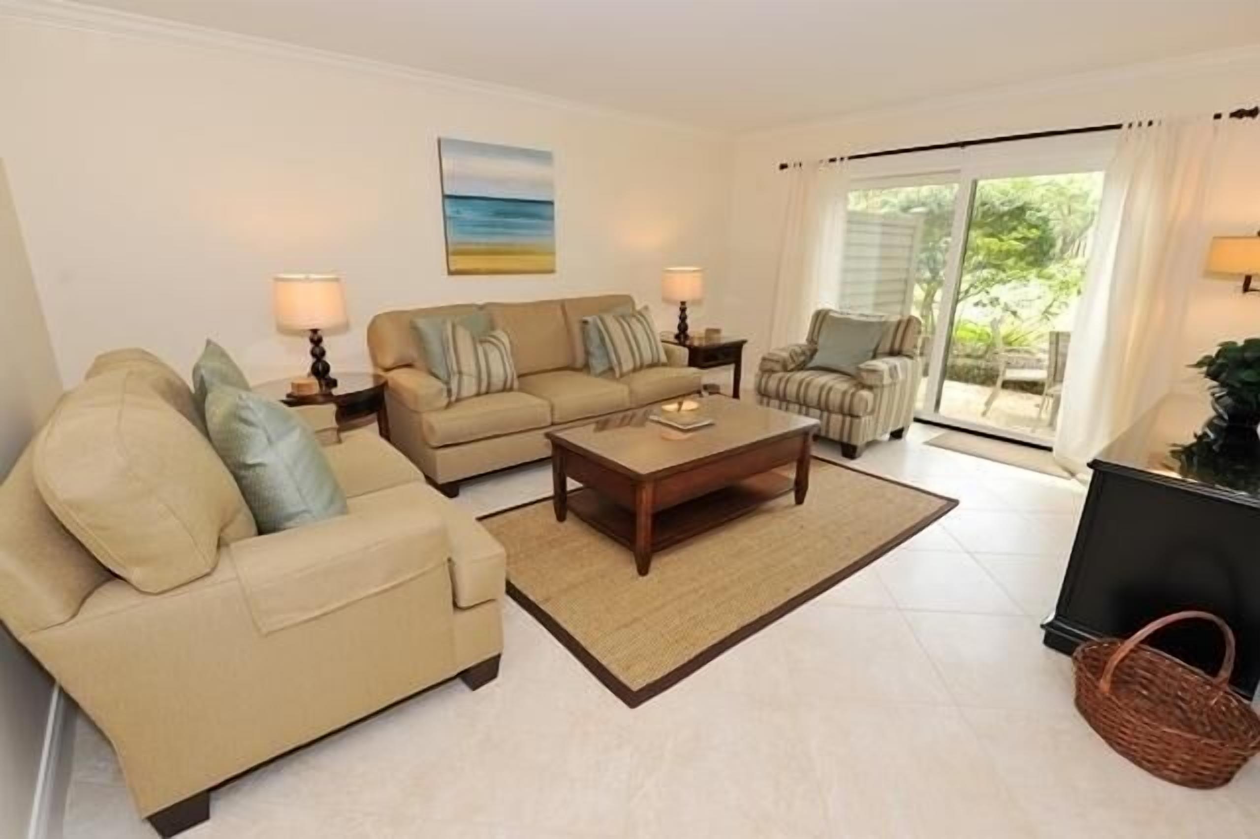 Updated Golf-view Villa w/ Private Patio in the heart of Harbour Town