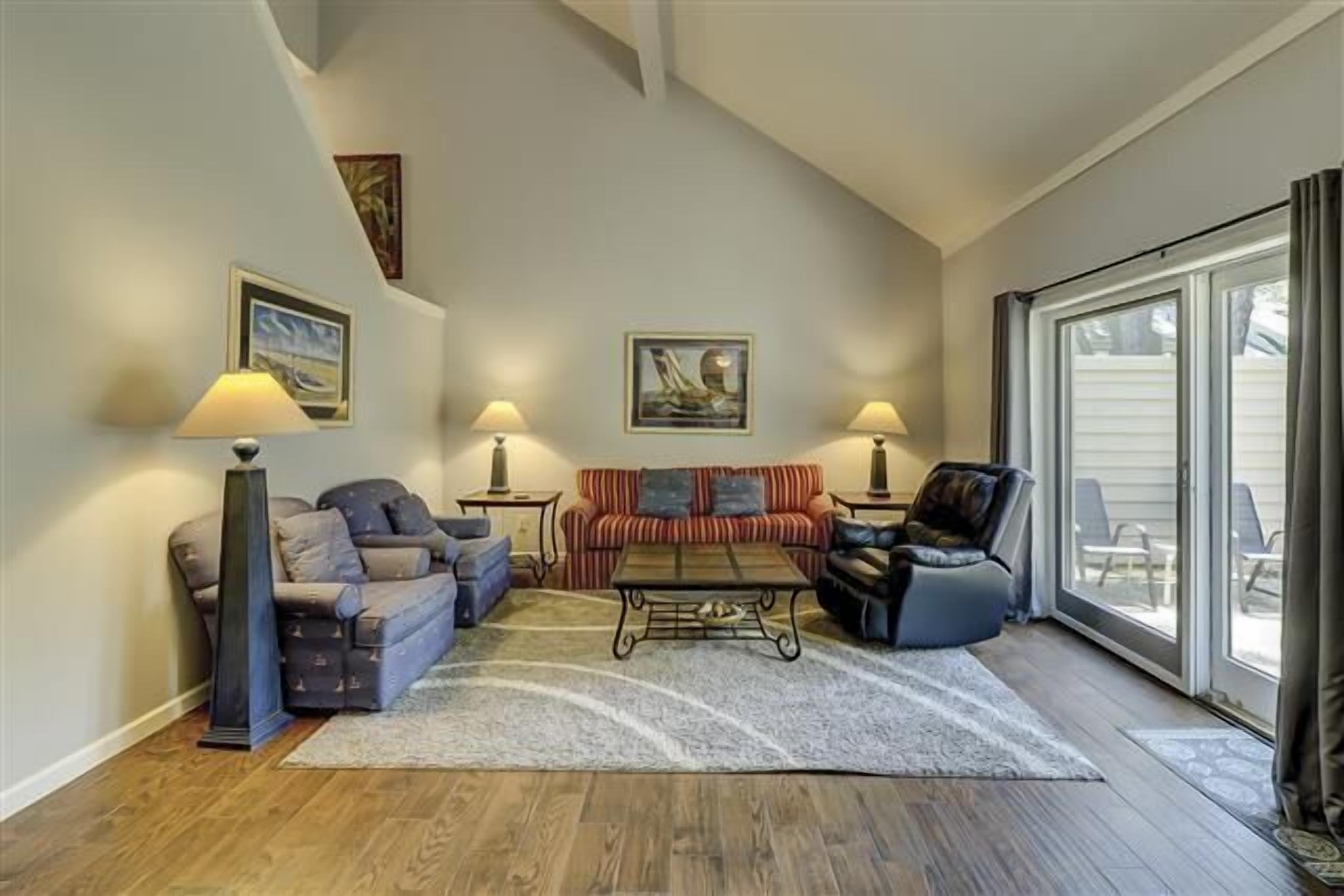 Spacious 3-Bdrm Garden-view Villa w/ Private Patio in the heart of Harbour Town