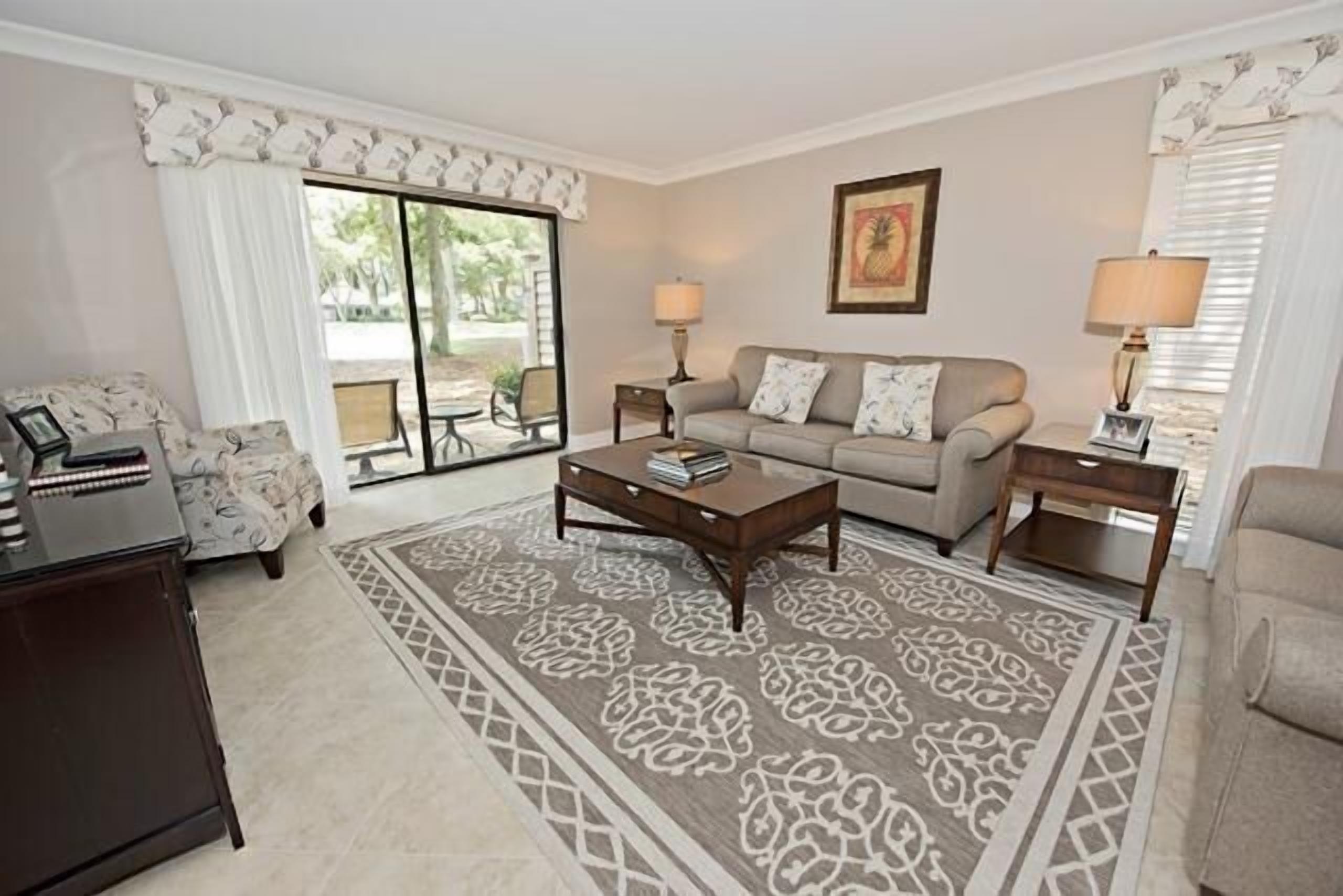 Updated 2-Bdrm Golf-view Villa w/ Private Patio in the heart of Harbour Town