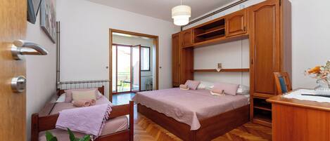 1 quarto, escrivaninha, Wi-Fi de cortesia, roupa de cama