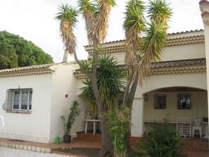 Terrace/patio - Apartment 5 minutes from the beach by car, 20 minutes on foot                            (La Londe-les-Maures)