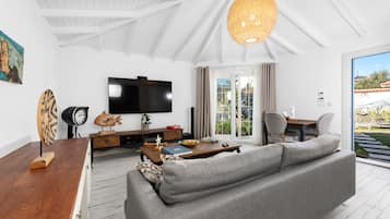 Luxe suite, 1 kingsize bed met slaapbank | Tempur Pedic-bedden, een minibar, een kluis op de kamer
