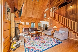 TV connectée, cheminée, jeux vidéo