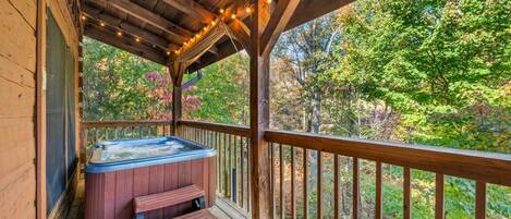 Outdoor spa tub