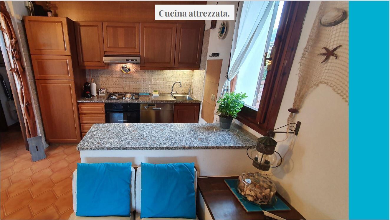 Quiet apartment with sea view balcony, 5 mins to beach and shops