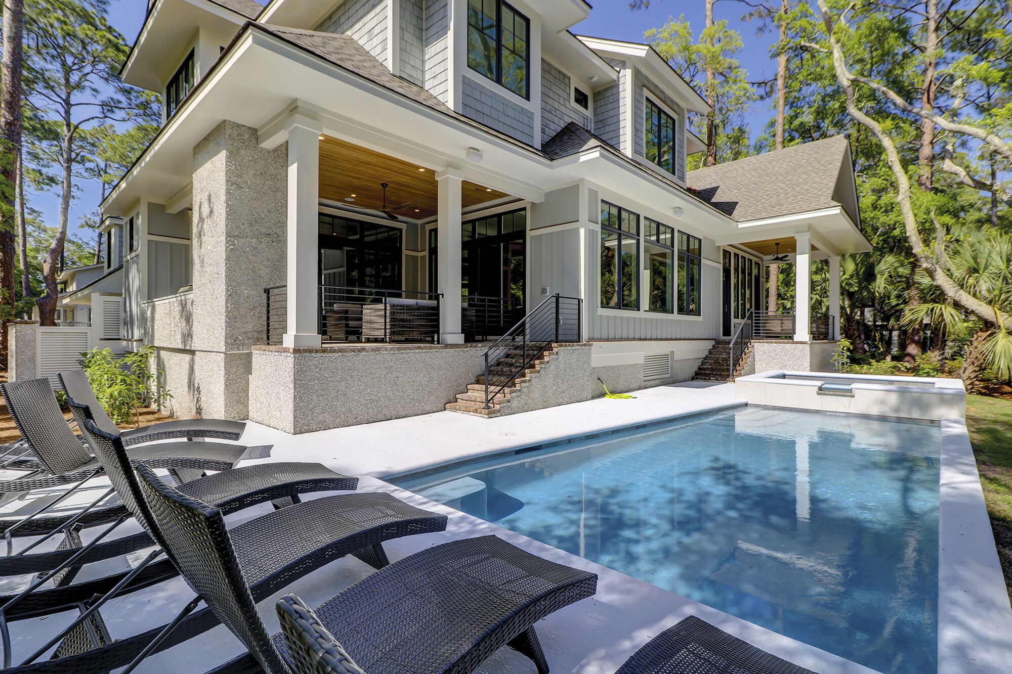 Lämmitetty uima-allas