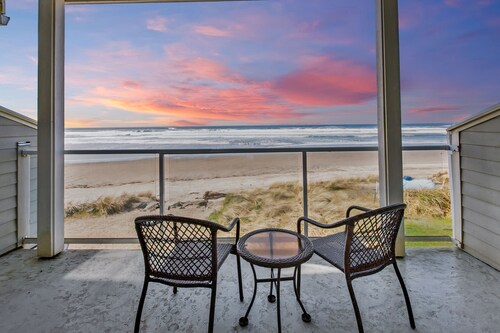 Waterfront Oceanfront Rockaway Beach House|3 BDR| Near Downtown|WIFI|W&D