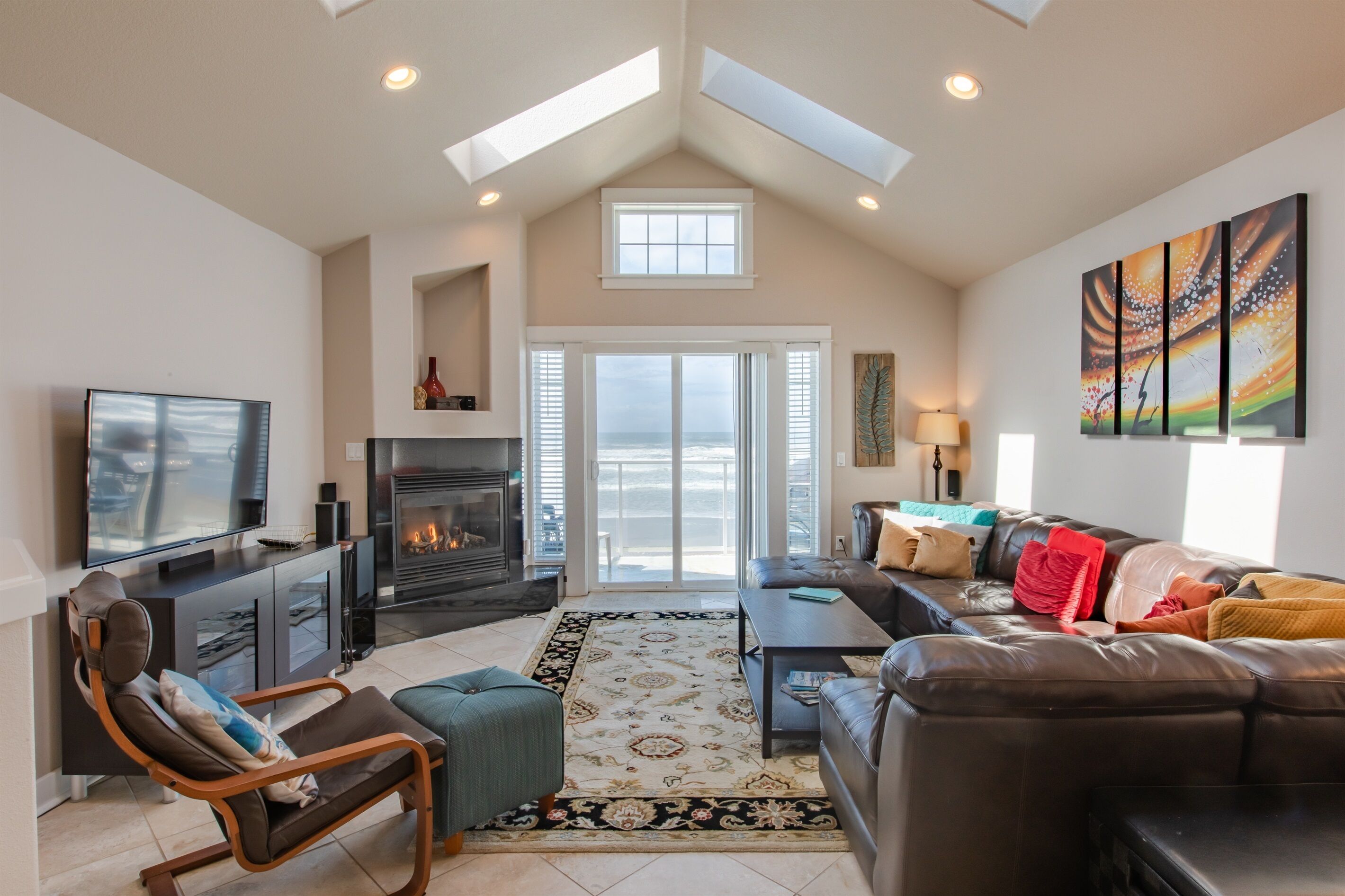 Waterfront Oceanfront Rockaway Beach House|3 BDR| Near Downtown|WIFI|W&D