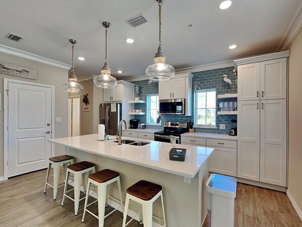 Fridge, microwave, oven, stovetop - Deja Blue | Dazzling Townhome, Great Amenities! (Pensacola)