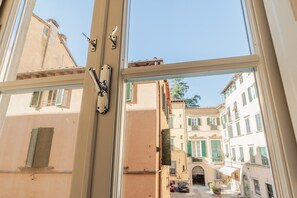Interior - Luxury 3 Bedrooms Apartment with Elevator inside Lucca by the Main Square Piazza San Michele (Lucca)