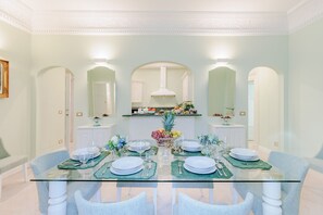 تناول الطعام