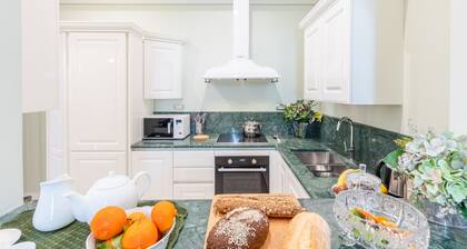 Grand 3 bedrooms Apartment with elevator inside the walls of Lucca