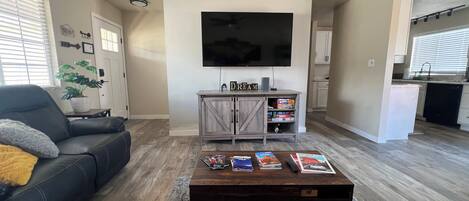 Una Smart TV, libros