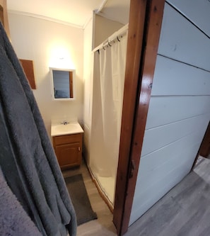Dusche, Handtücher, Seife, Toilettenpapier