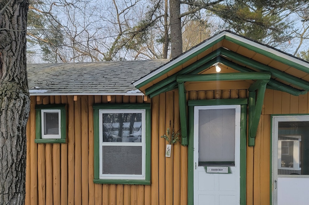 East Tawas 1 bedroom Barberry cabin