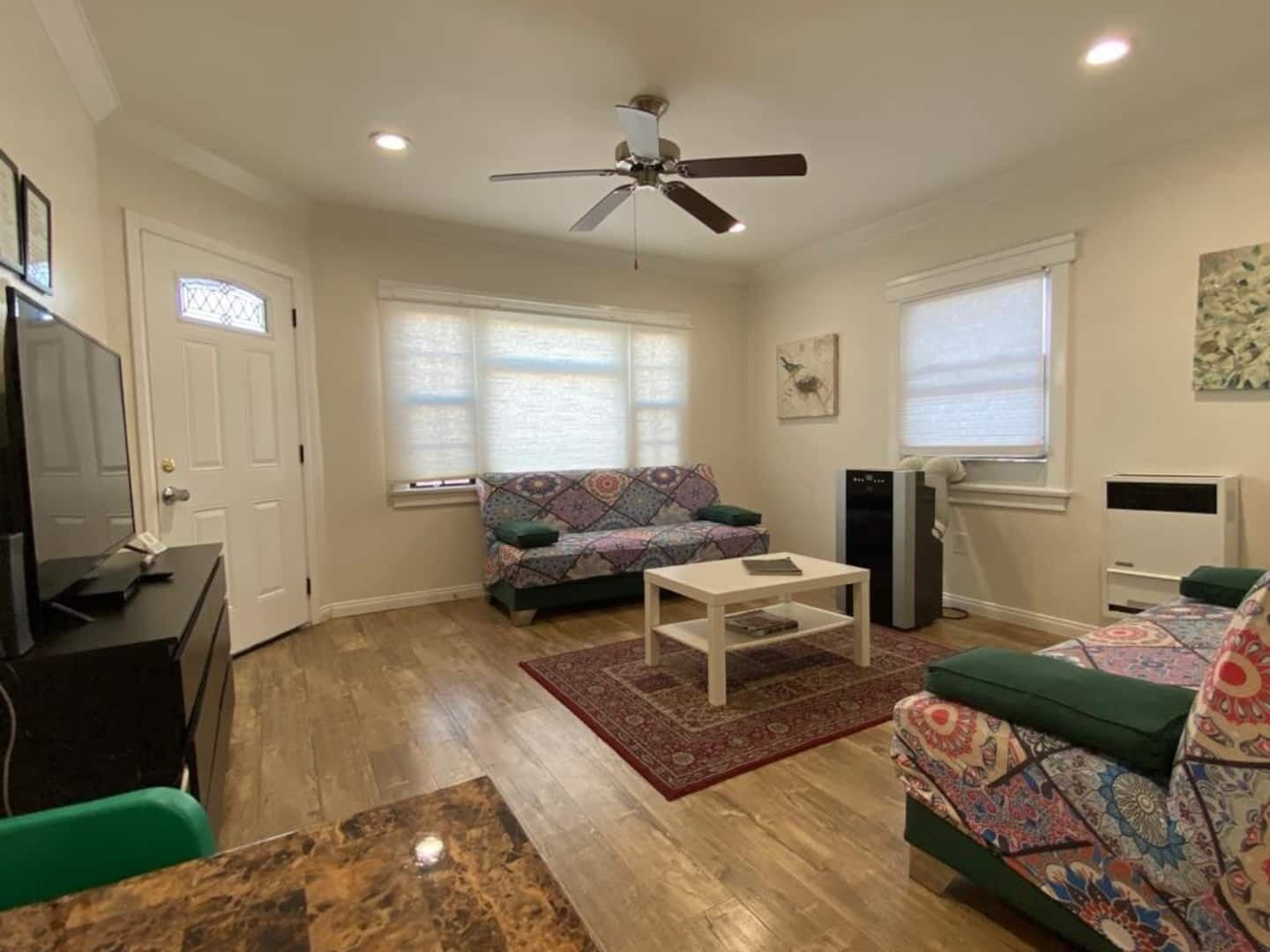 Recently Remodeled Spacious Guesthouse - Perfect For Exploring Long Beach - Self Check-in 2 Bedroom Apts by Redawning