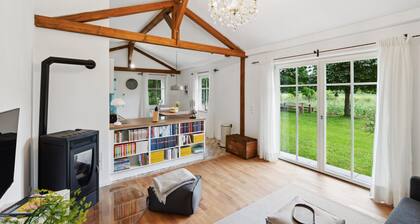 Idyllisches Cottage mit Reh