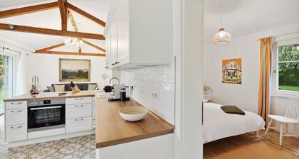 Idyllisches Cottage mit Reh