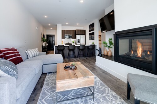 River West Red Peak Condo: Upscale Finishes, Hot Tub