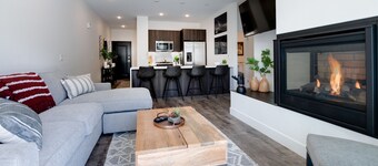 River West Red Peak Condo: Upscale Finishes, Hot Tub