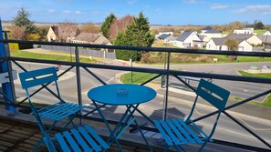 Outdoor dining - Beautiful vacation apartment on the Breton coast (Beaussais-sur-Mer)