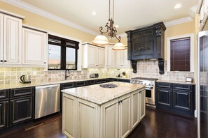 冰箱、微波炉、烤箱、炉灶