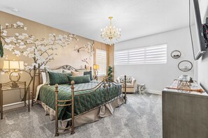 5 bedrooms, iron/ironing board, WiFi, bed sheets