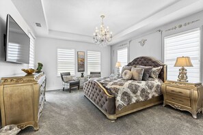 5 bedrooms, iron/ironing board, WiFi, bed sheets