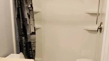 Een bad/douchecombinatie