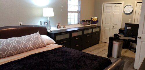 6 bedrooms, 3 full bathrooms. 10 minutes to State Farm, Rivian, and ISU.