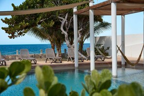 Pool - Stunning beachfront Suites Wi-Fi East of Progreso (Chicxulub Puerto)