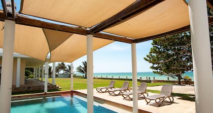 Stunning beachfront Suites Wi-Fi East of Progreso