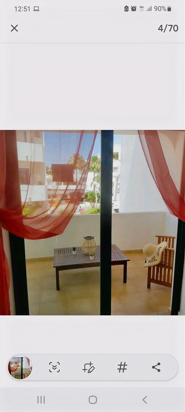 Imagen sin descripción, 1 de 16, botón