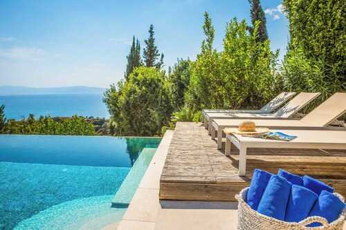 Kaminia Beach Villa - Four Bedroom Villa, Sleeps 8