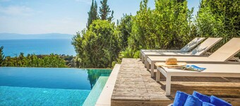 Kaminia Beach Villa - Four Bedroom Villa, Sleeps 8