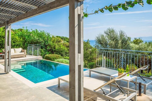 Kaminia Cottage - One Bedroom Villa, Sleeps 2