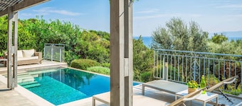 Kaminia Cottage - One Bedroom Villa, Sleeps 2